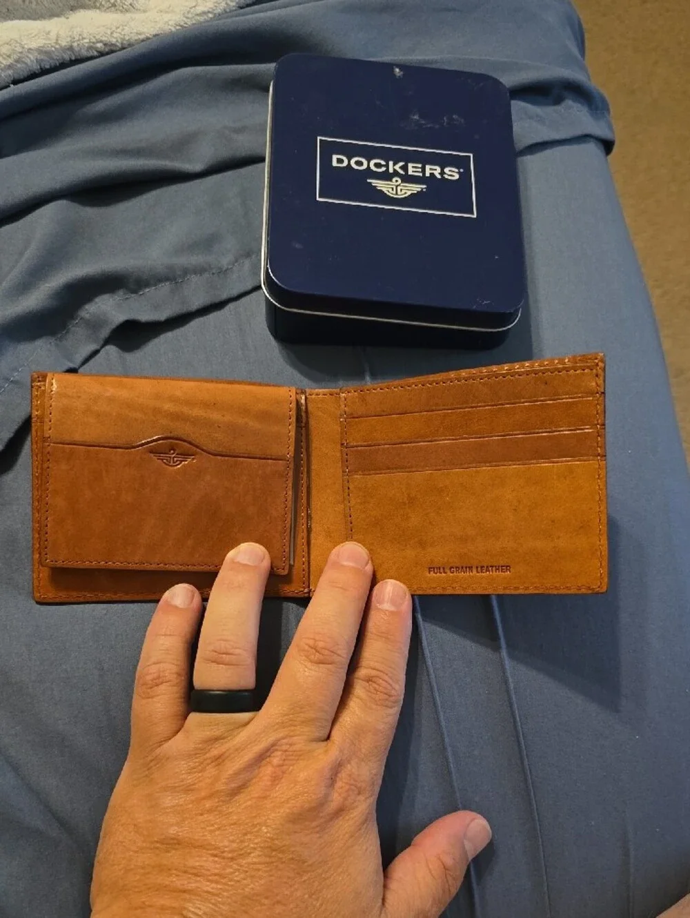 Dockers Tan Leather Bifold Card & Key Wallet